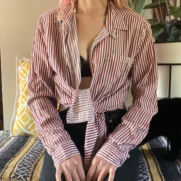 Cozy Levi’s Button Down - Picture 2 of 3